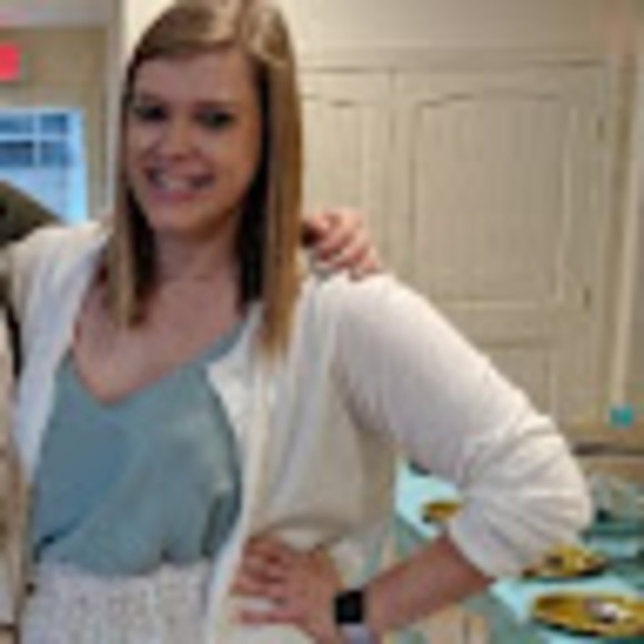 Profile Picture of Jodi Trautmann (@joditraut) on Poshmark