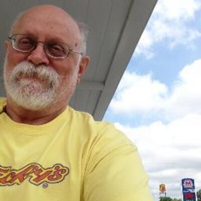 Profile Picture of Tom Harker (@ukulele_man) on Twitter