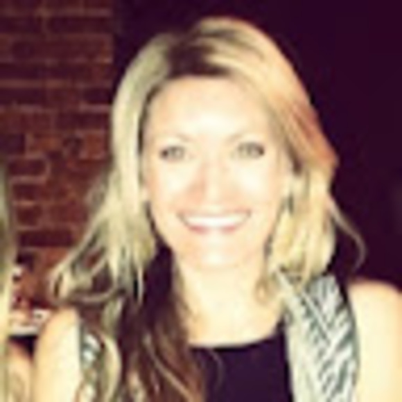 Profile Picture of Melissa Kuhmichel (@missyq22) on Poshmark