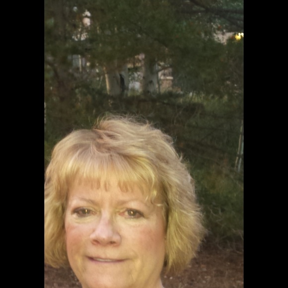Profile Picture of Val Crangle (@vcrangle2) on Poshmark