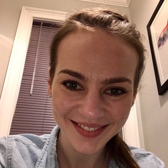 Profile Picture of Emma Fandl (@emmafandl) on Poshmark