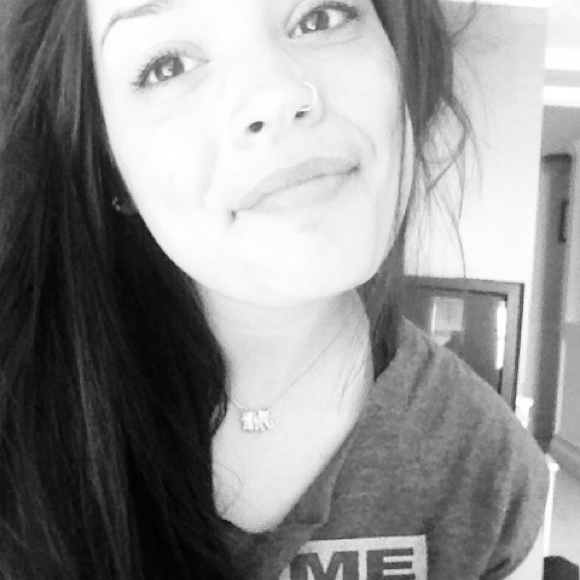 Profile Picture of Imaris Smedley (@ijr006) on Poshmark