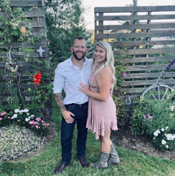 Profile Picture of Haley Davies (@haleydavies12) on Poshmark