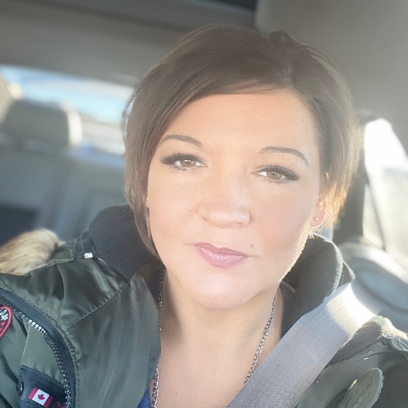 Profile Picture of Toni Beeson (@tonibeeson) on Poshmark