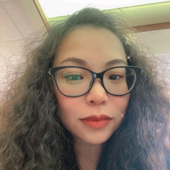 Profile Picture of Cheng Huang (@clairern2010) on Poshmark