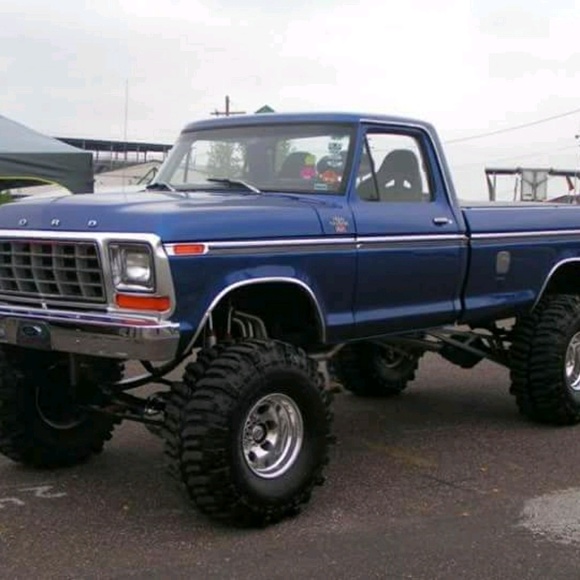 Profile Picture of Kelley Grandchamp (@kellchamp) on Poshmark