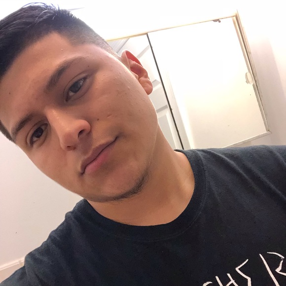 Profile Picture of Oscar Peralta (@osprlt) on Poshmark
