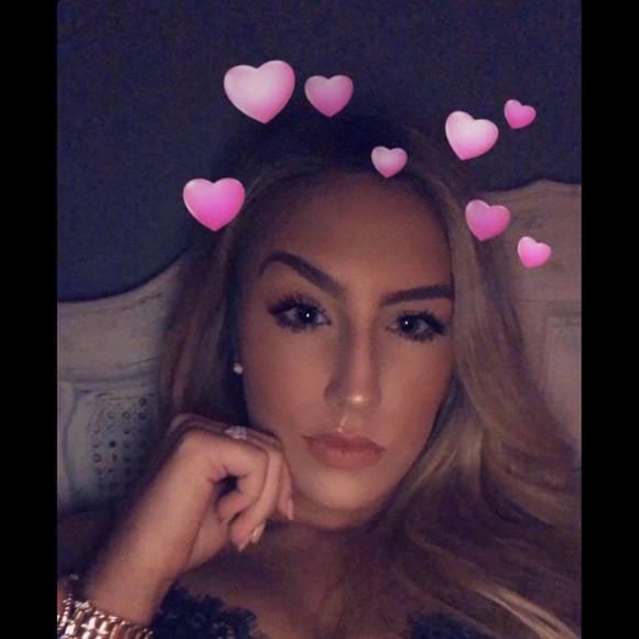 Profile Picture of Mackenzie Byrd (@mackenziebyrd) on Poshmark