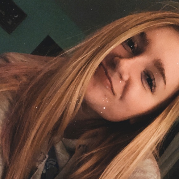 Profile Picture of Taylor Keller (@kellerta98) on Poshmark