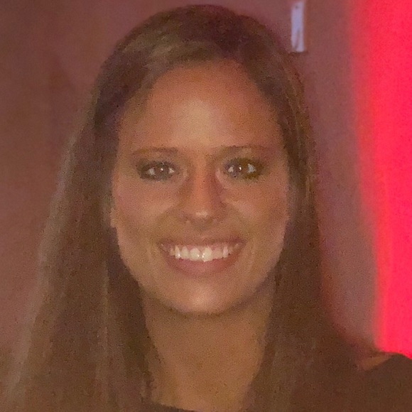 Profile Picture of Jenna Ruff (@ruffles1) on Poshmark