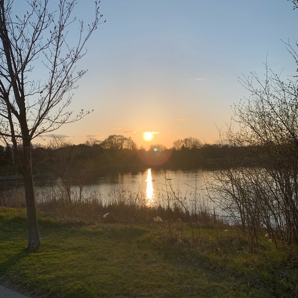 Profile Picture of Julie Iafrate (@buyclothes2021) on Poshmark