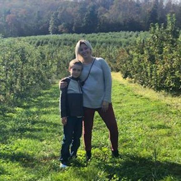 Profile Picture of Amanda Trexler (@atrexle0) on Poshmark