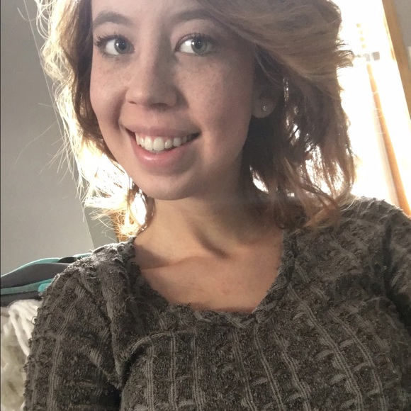 Profile Picture of Monica Maves (@monicamaves) on Poshmark