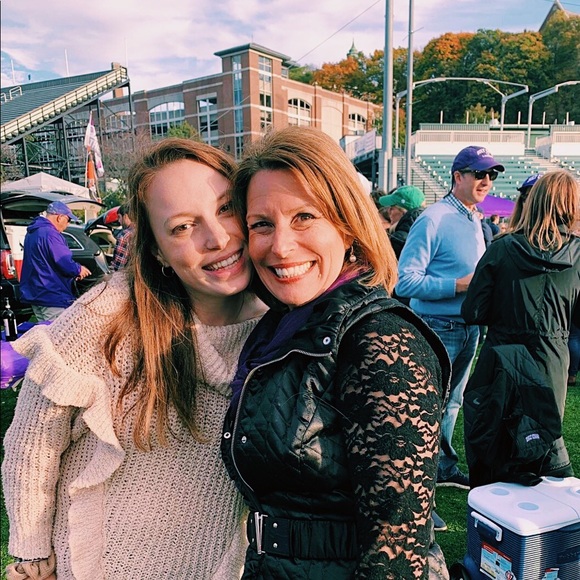 Profile Picture of Julianna Debonis (@jsdebo) on Poshmark