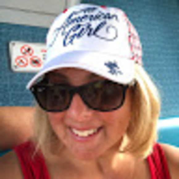 Jennifer Briller - Poshmark Profile Picture of Jennifer Briller (@jbriller) on Poshmark