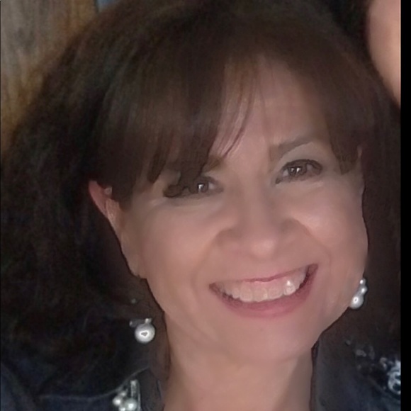 Profile Picture of Maria Cano (@reelitin) on Poshmark