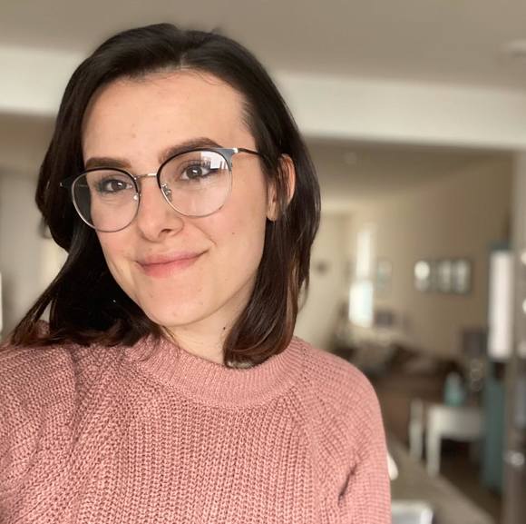 Profile Picture of Emma Pixton (@every_moment) on Poshmark