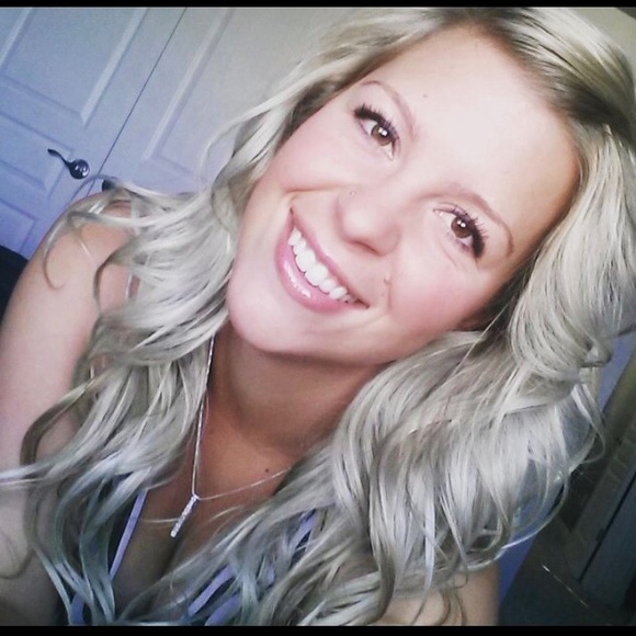 Profile Picture of Leesa Degraaf (@leesamarie89) on Poshmark