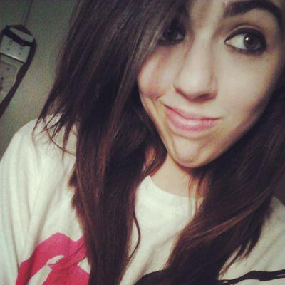 Profile Picture of Ashley Scott (@pass_the_ziggy) on Twitter