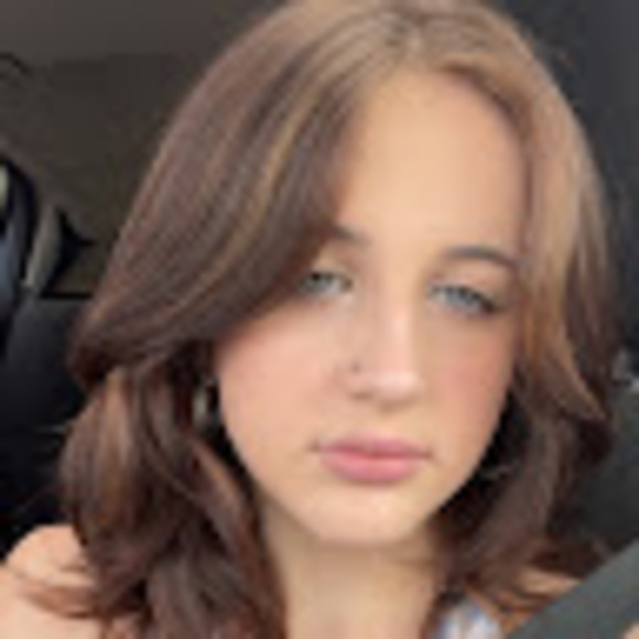 Profile Picture of Gabriella Caputo (@gcaputo1234) on Poshmark