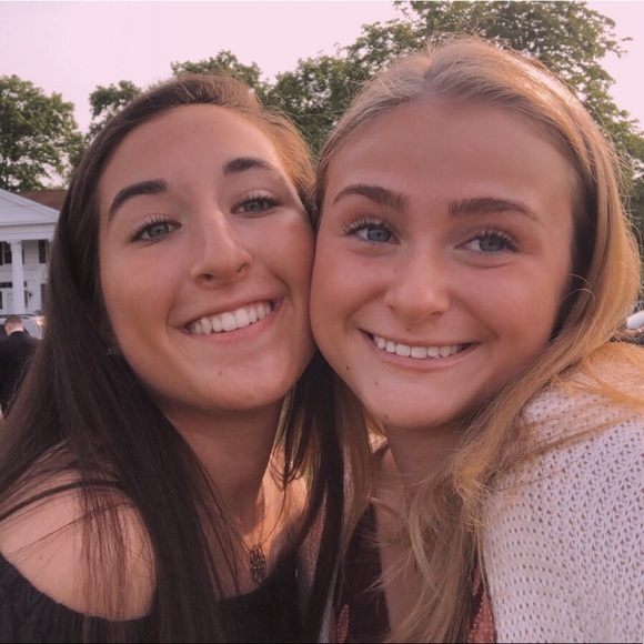 Profile Picture of Haley Vainder (@haleyvainder) on Poshmark