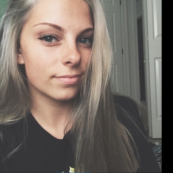 Profile Picture of Rachel Abramowicz (@rachabramowicz) on Poshmark