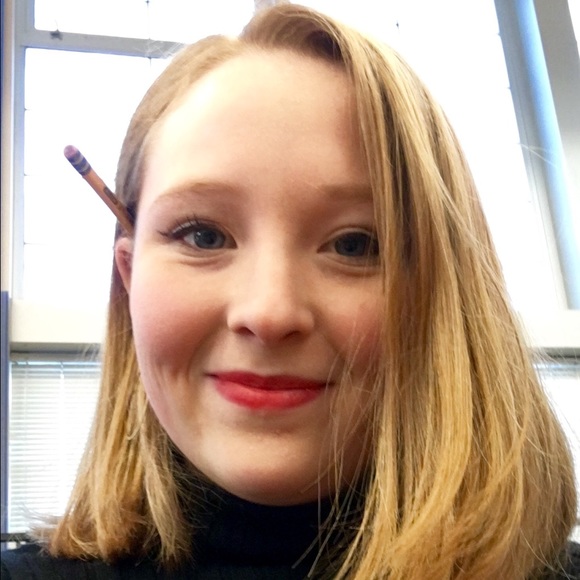 Profile Picture of Fay Mitchell (@faytastic) on Poshmark
