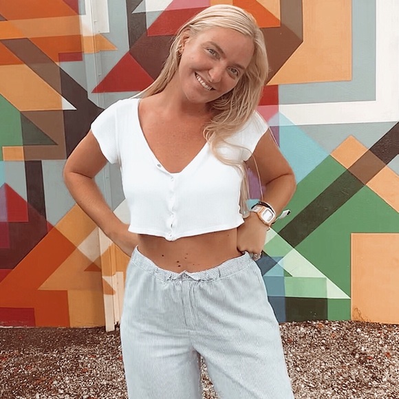 Profile Picture of Lauren Brewer (@laurenbrewer130) on Poshmark