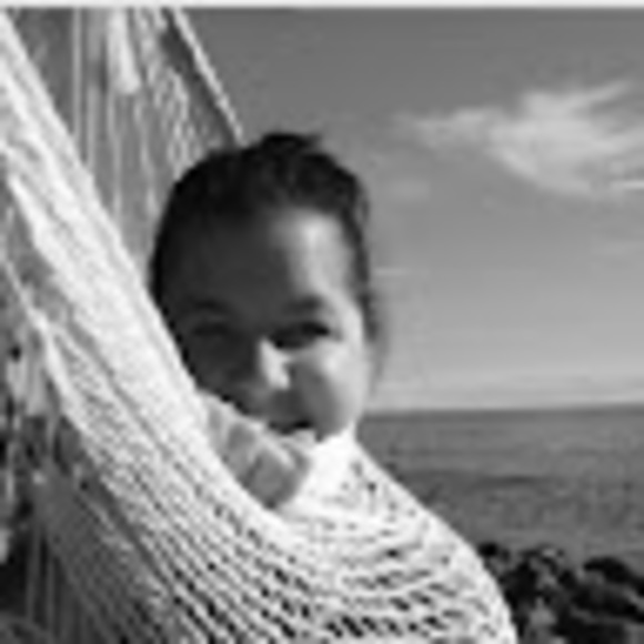 Profile Picture of Shayna Karnick (@skarnick3) on Poshmark