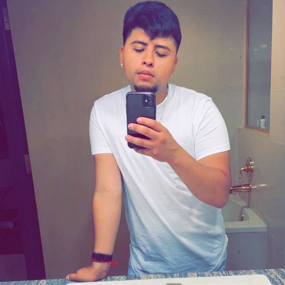 Profile Picture of Peter Velazquez (@peter115) on Poshmark