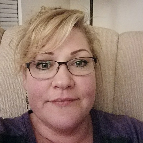 Profile Picture of Simonne Keller (@smkeller13) on Poshmark