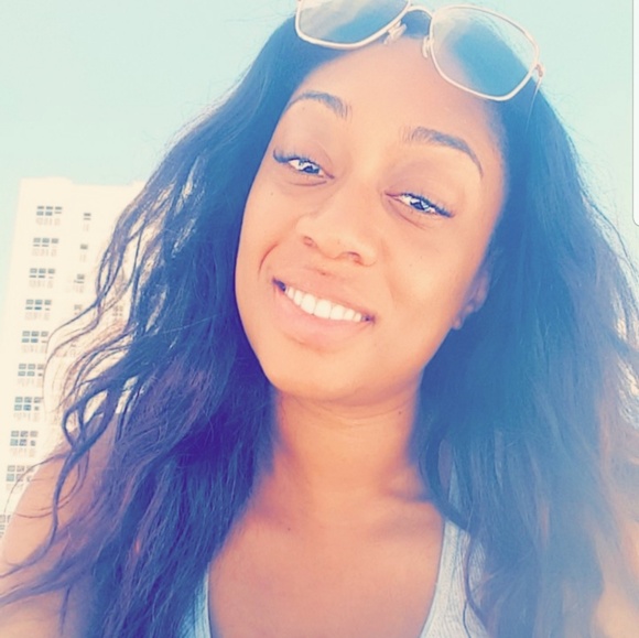 Profile Picture of Ashlyn Kennedy (@ashlynmonroe1) on Poshmark