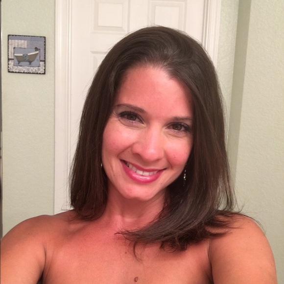 Profile Picture of Liz Ruiz (@liz33ruiz) on Poshmark