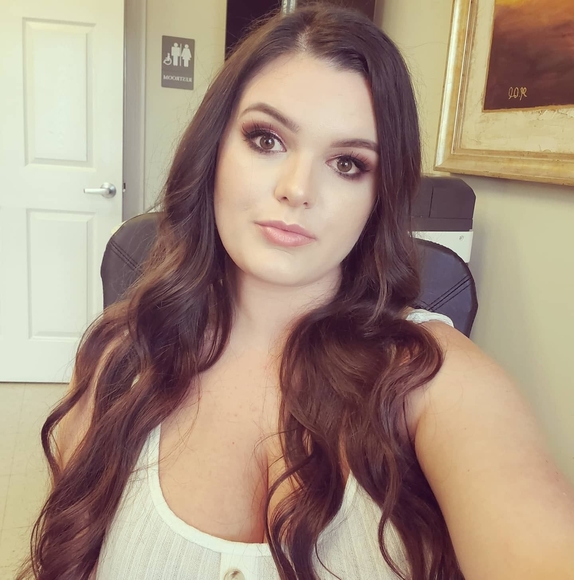 Profile Picture of Tori Douglas (@toridouglas19) on Poshmark