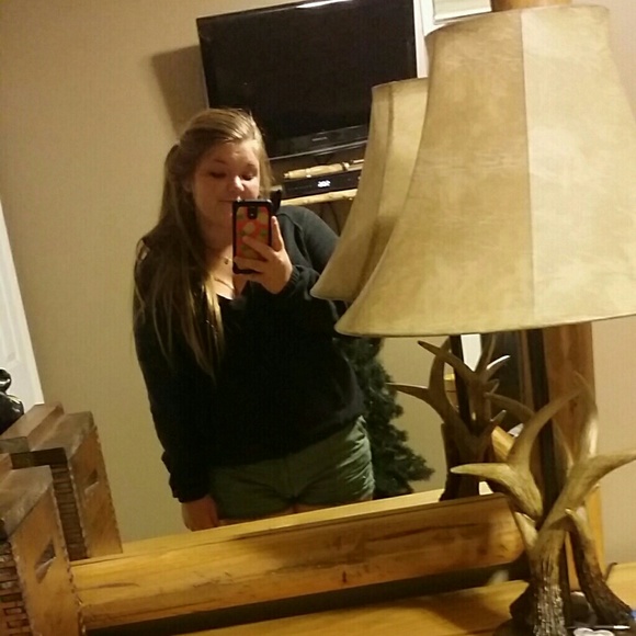 Profile Picture of Lindsey Case (@lindsey_case) on Poshmark