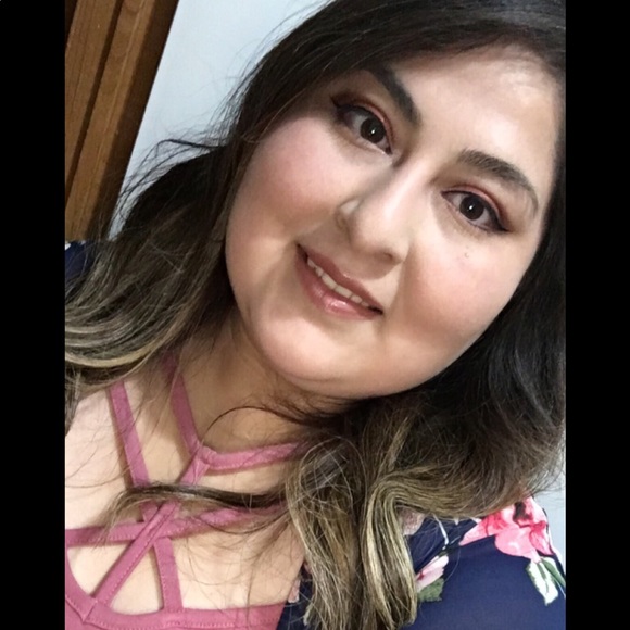 Profile Photo of Guadalupe Flores (@floreslupe15) on Poshmark