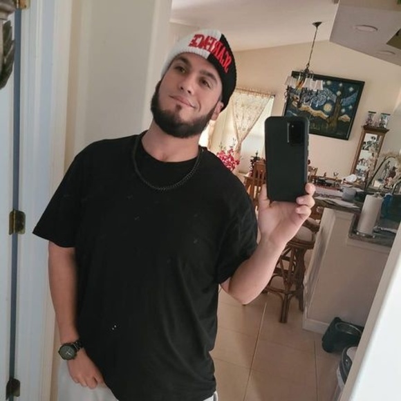 Profile Picture of Orlando Almodovar (@oalmodovar) on Poshmark