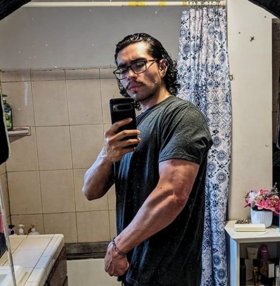 Profile Picture of George Ramirez (@jojoramirez1999) on Poshmark