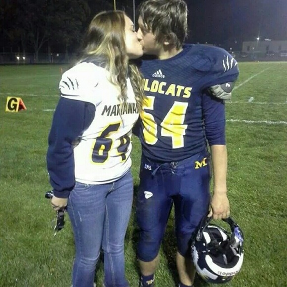 Profile Picture of Kaitlyn Abrams (@knicole98) on Poshmark