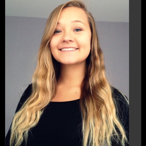Profile Picture of Sandra Pisarek (@sandra980) on Poshmark