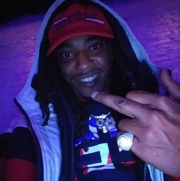 Profile Picture of Eric Brewer (@ericbrewer995) on Poshmark