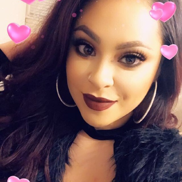 Profile Picture of Gaby Ubillus (@gaby22390) on Poshmark