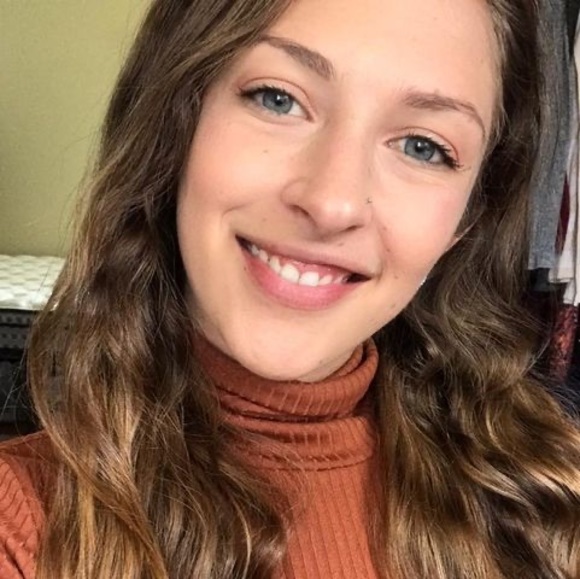 Anna Beissert - Poshmark Profile Picture of Anna Beissert (@annabeissert) on Poshmark