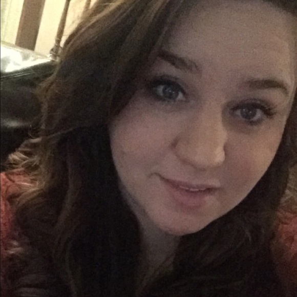 Profile Picture of Jenna Wilt (@jenmnwilt) on Poshmark