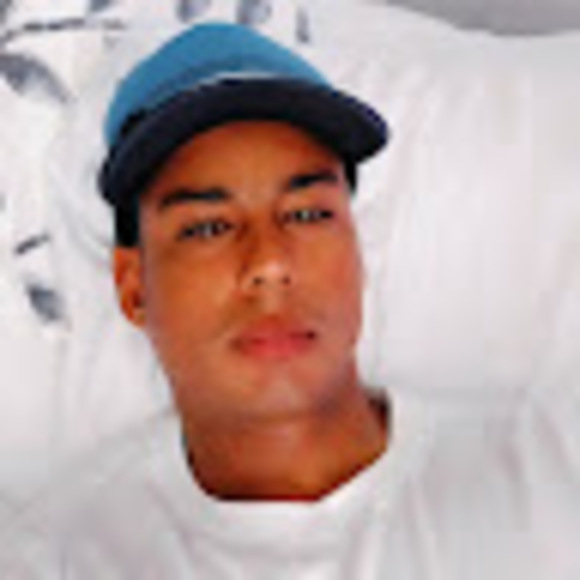 Profile Picture of Raul Neyra (@raulneyra85) on Poshmark