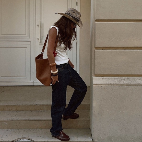 Profile Picture of ! karissa Quinno (@dualstyle) on Poshmark