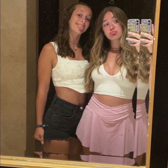 Profile Picture of Eva Olson (@evaolson912) on Poshmark