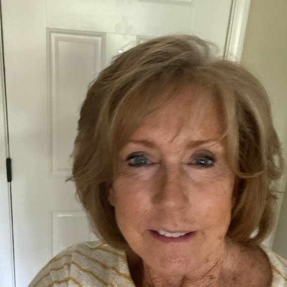 Profile Picture of Pam Davidson (@redhead7926) on Poshmark