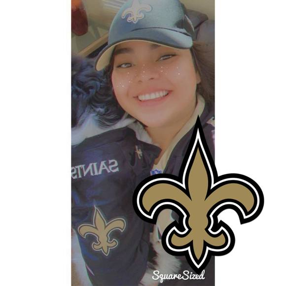 Profile Picture of Bianca Arias (@biancalozada) on Poshmark