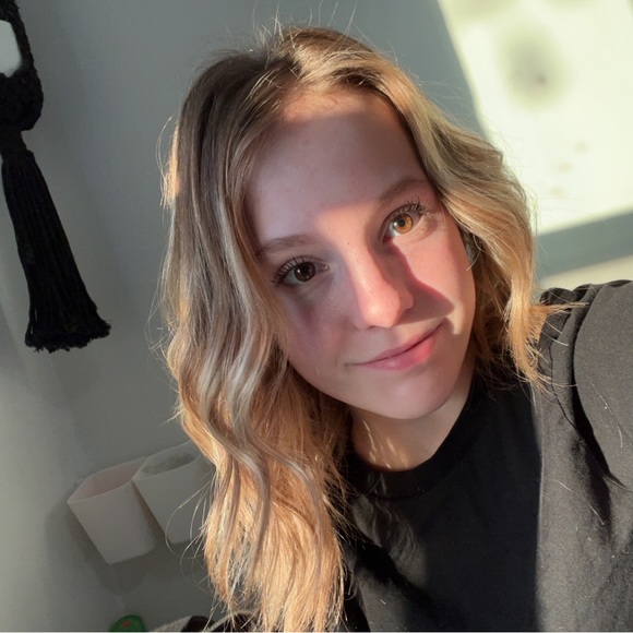 Profile Picture of Rhys Desmet (@rhysdesmet) on Poshmark